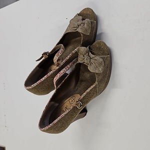 Processional style heels, women size 8, Mudd brand